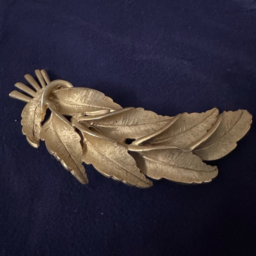 Vintage Rare Brushed Gold Plated Leaf Bundle Brooch Signed HAR Hargo Creations